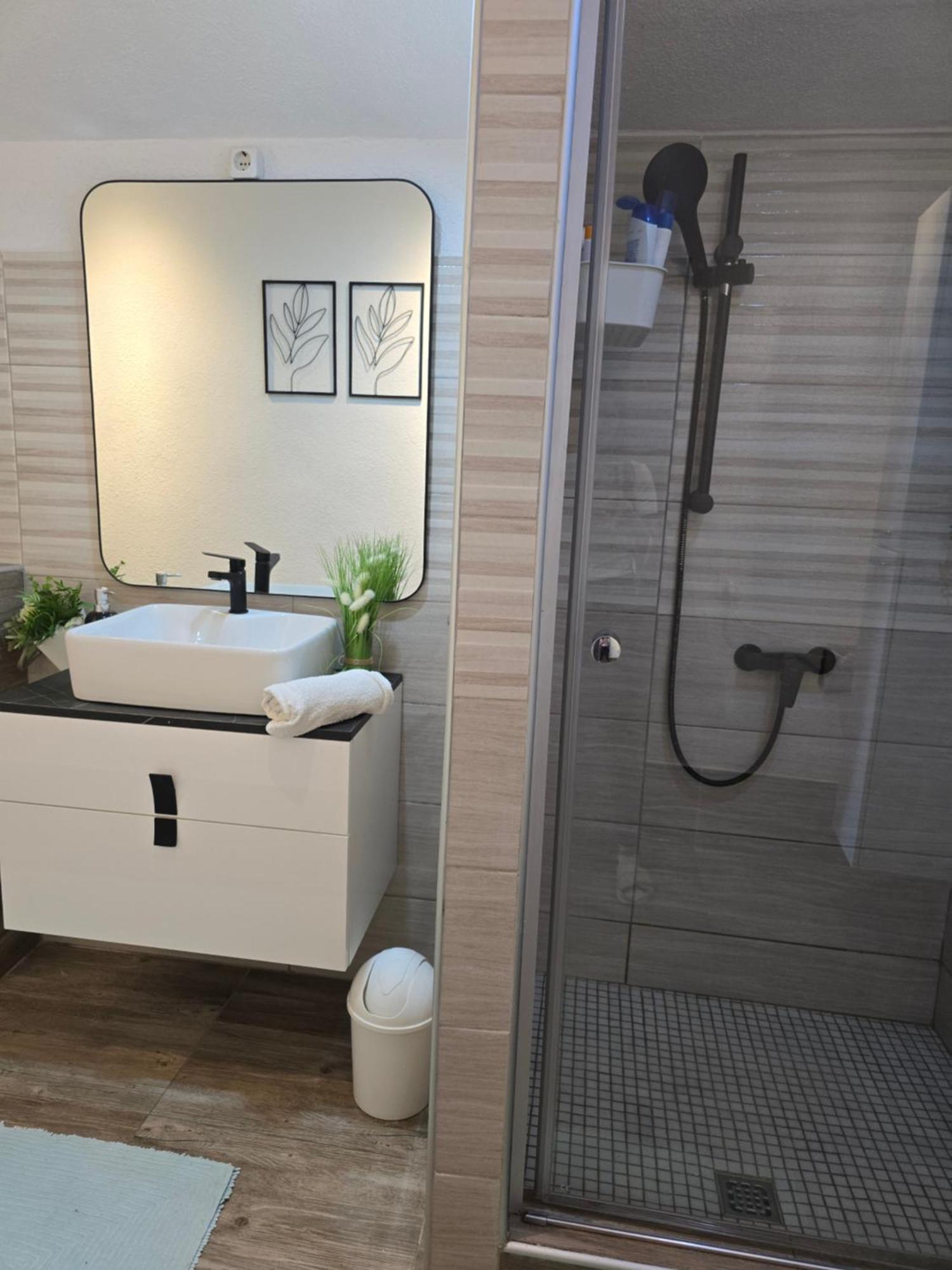 טרוגיר Apartments Bagaric מראה חיצוני תמונה