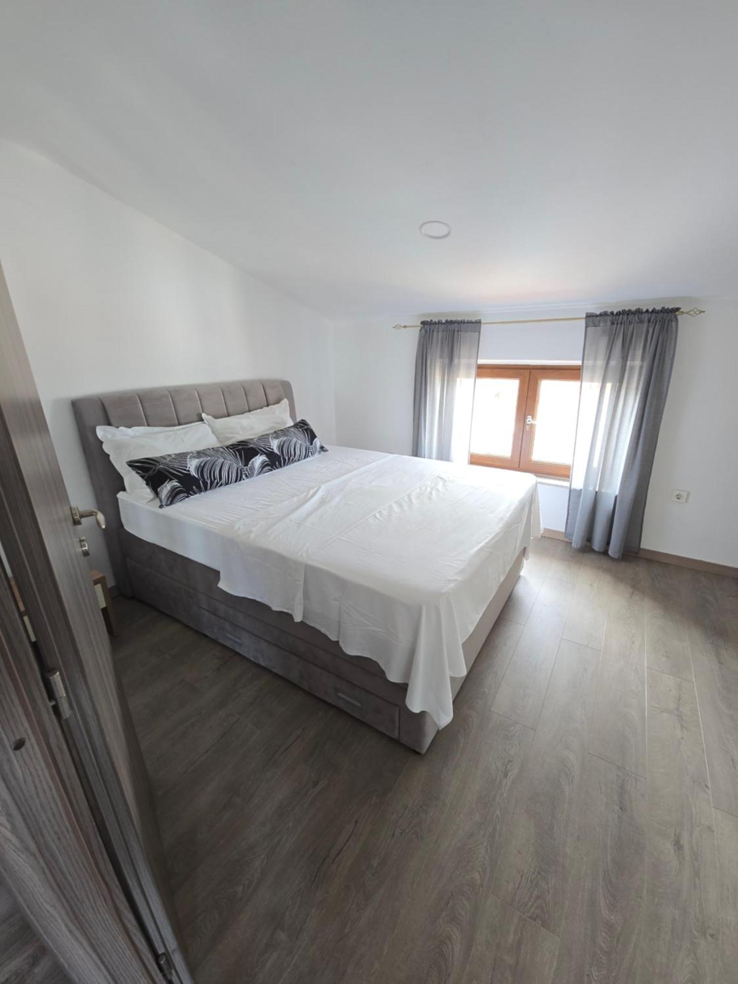טרוגיר Apartments Bagaric מראה חיצוני תמונה