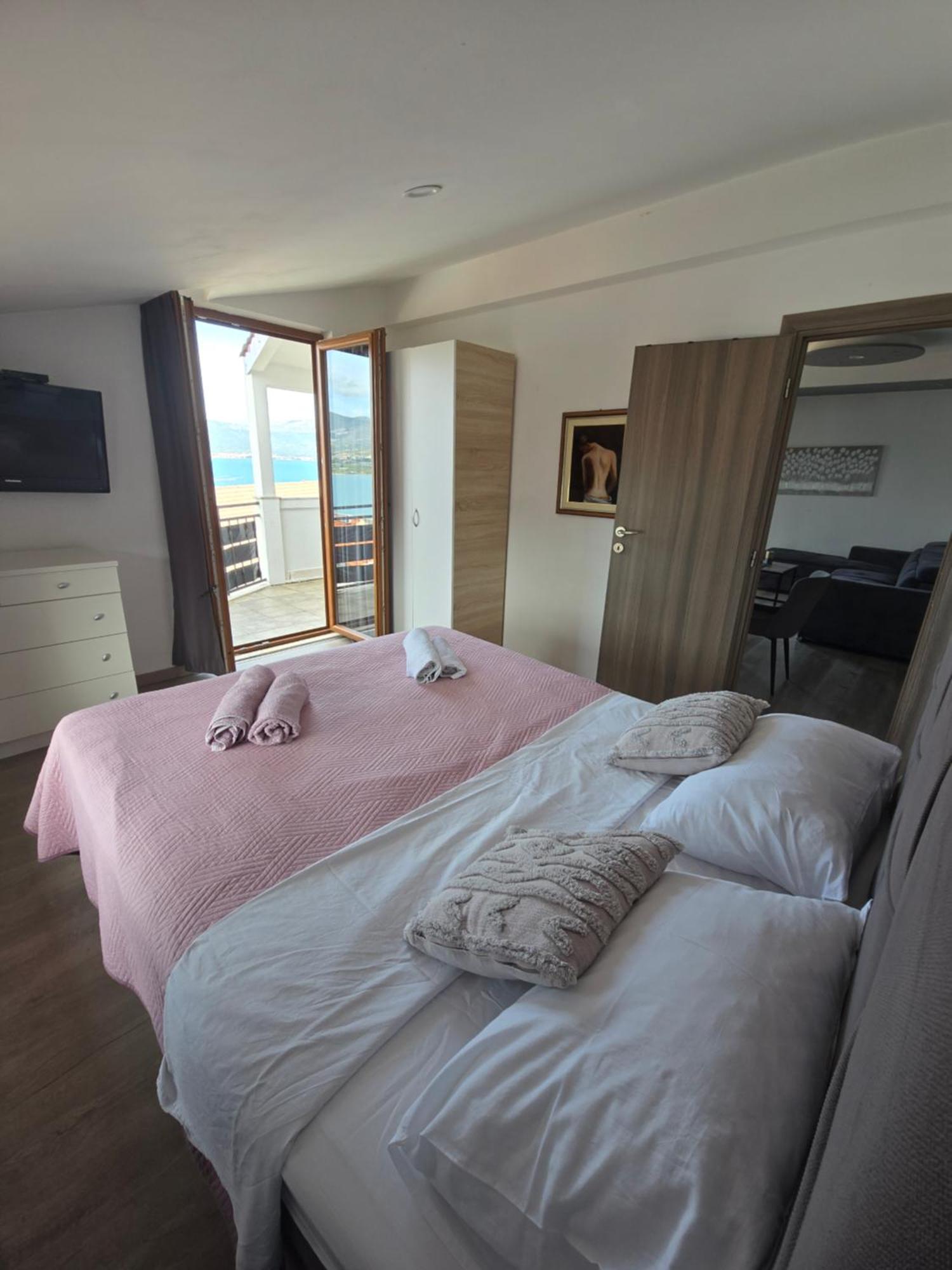 טרוגיר Apartments Bagaric מראה חיצוני תמונה