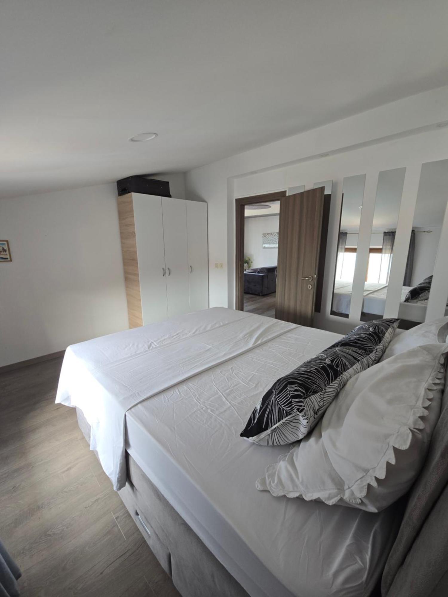 טרוגיר Apartments Bagaric מראה חיצוני תמונה